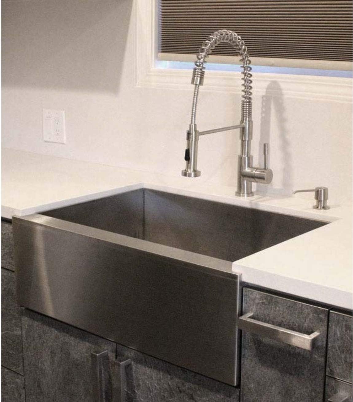 Contemporary Durable Zero Radius 16 Gauge Stainless Steel Single Bowl Apron Front Farmhouse Kitchen Sink with Lift-out Basket Strainer (36 Inch Curve Front)