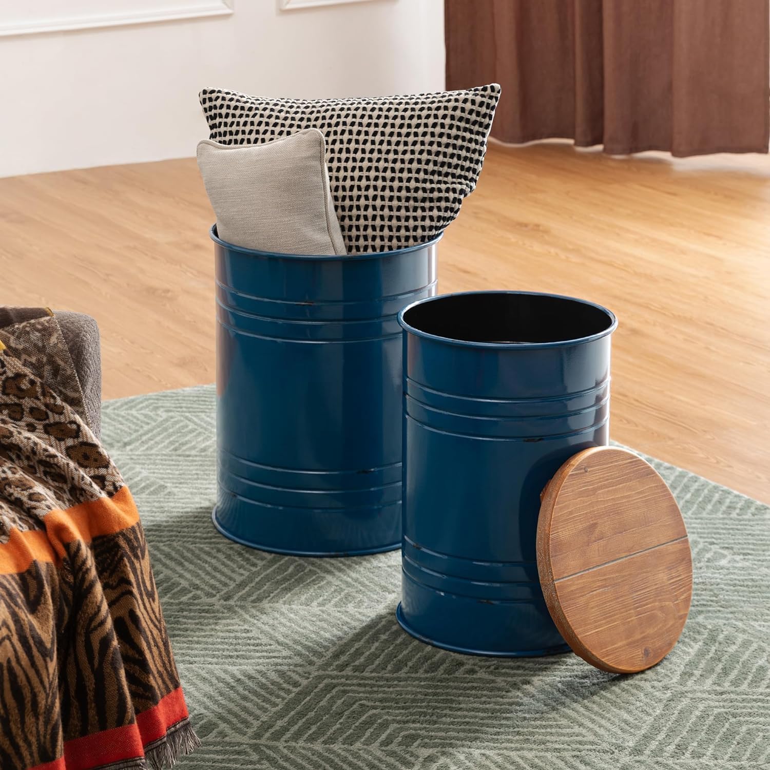 Glitzhome 4-Piece Galvanized Side Table Set, Metal Farmhouse Barrel Toy Box Bins with Round Wood Lid, Rustic Ottoman Seat Stool with Large Storage Space, for Living Room, Bedroom,Nary Blue