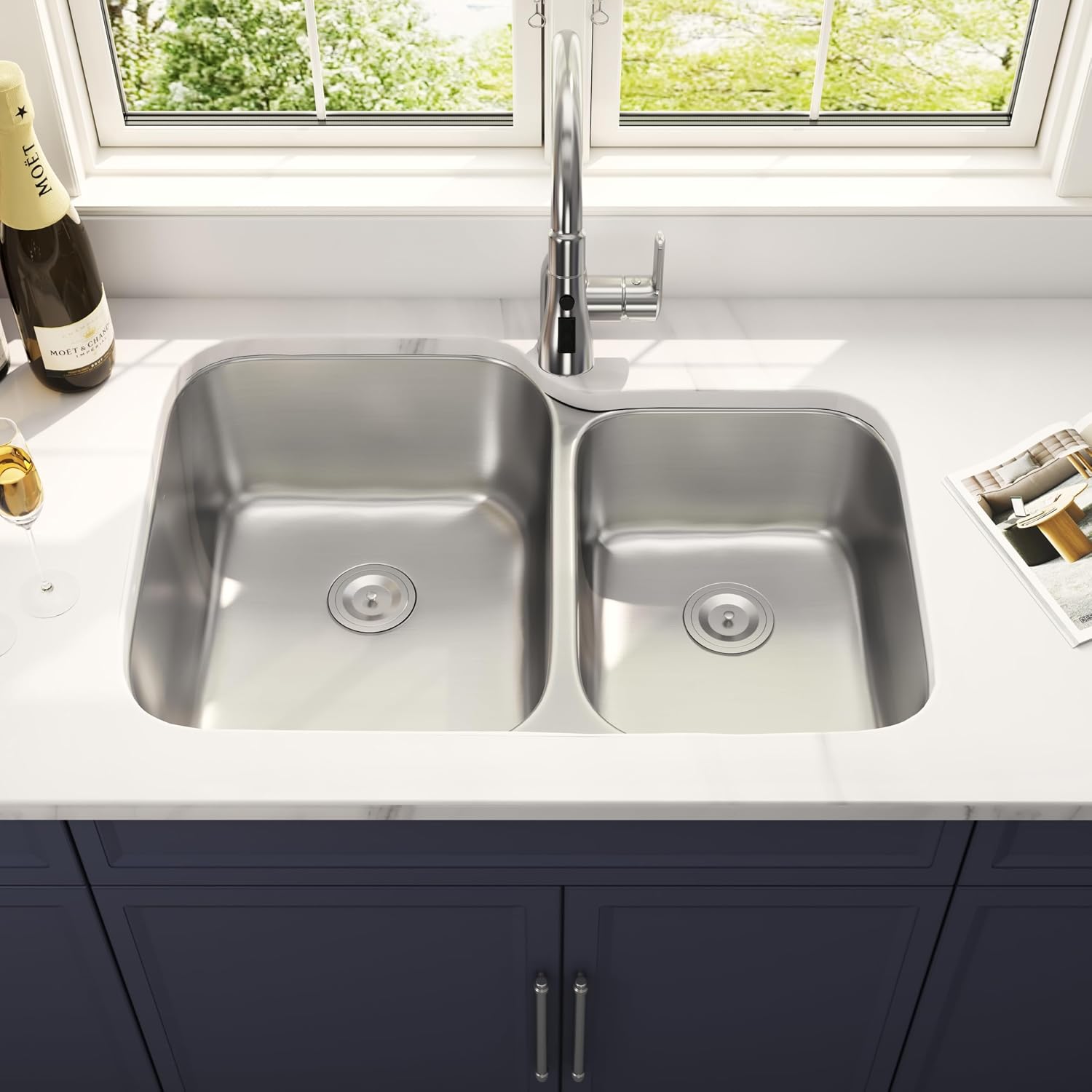 32 Inch Double Bowl Kitchen Sink 60/40 Undermount Stainless Steel 18 Gauge Curved Shape Round Corner Sinks with Strainer 32' x 20' x 9'