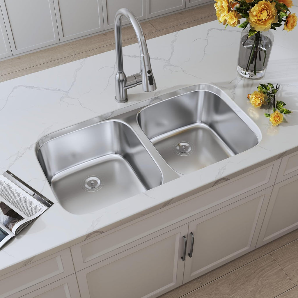 32 Inch Undermount Double Bowl Kitchen Sink, 18 Gauge 304 Stainless Steel 50/50 Kitchen Sinks with Strainer, 32' x 18' x 9'