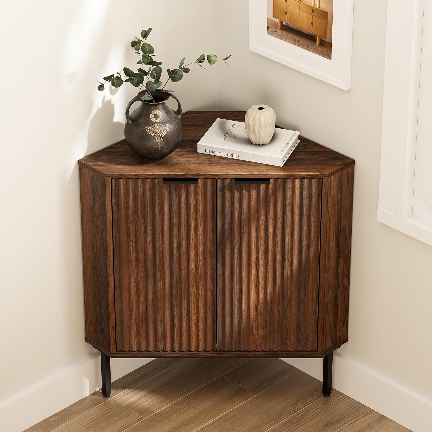 EYYTHUNG Fluted Corner Cabinet, Modern Small Corner Floor Cabinet with 2 Doors and 2-Tier Shelves, Freestanding Narrow Organizer for Living Room Kitchen Bathroom, Brown