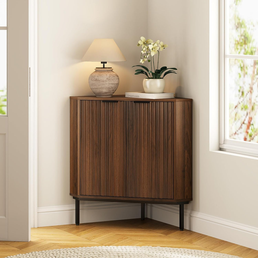 EYYTHUNG Fluted Corner Cabinet, Modern Small Corner Floor Cabinet with 2 Doors and 2-Tier Shelves, Freestanding Narrow Organizer for Living Room Kitchen Bathroom, Brown