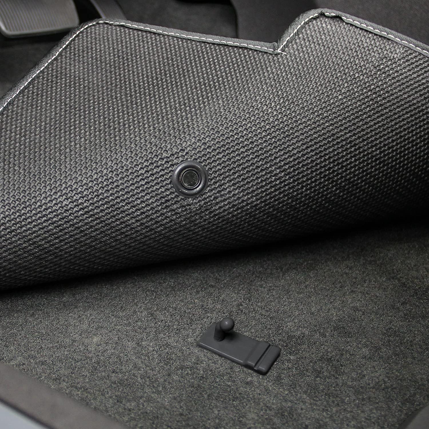 Lloyd Mats Floor Mats for Chevrolet SSR 2003-2004 | 2PC Front Mats | Black | Non-Slip Backing