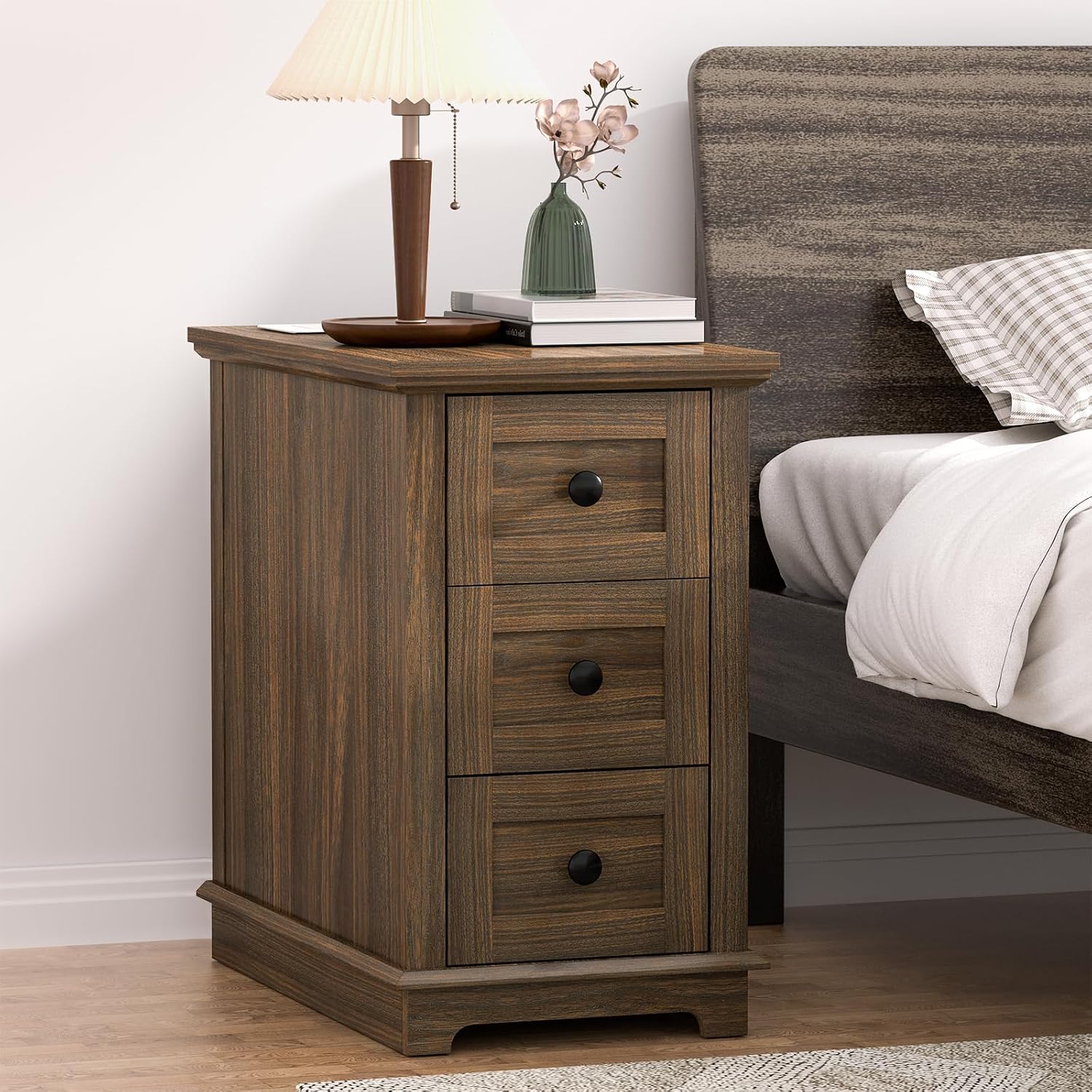 HIFYOBRO Narrow End Table with Flip Top Charging Station, 3 Drawers Storage Side Table, Wooden Nightstand for Living Room, Bedroom, Home Office