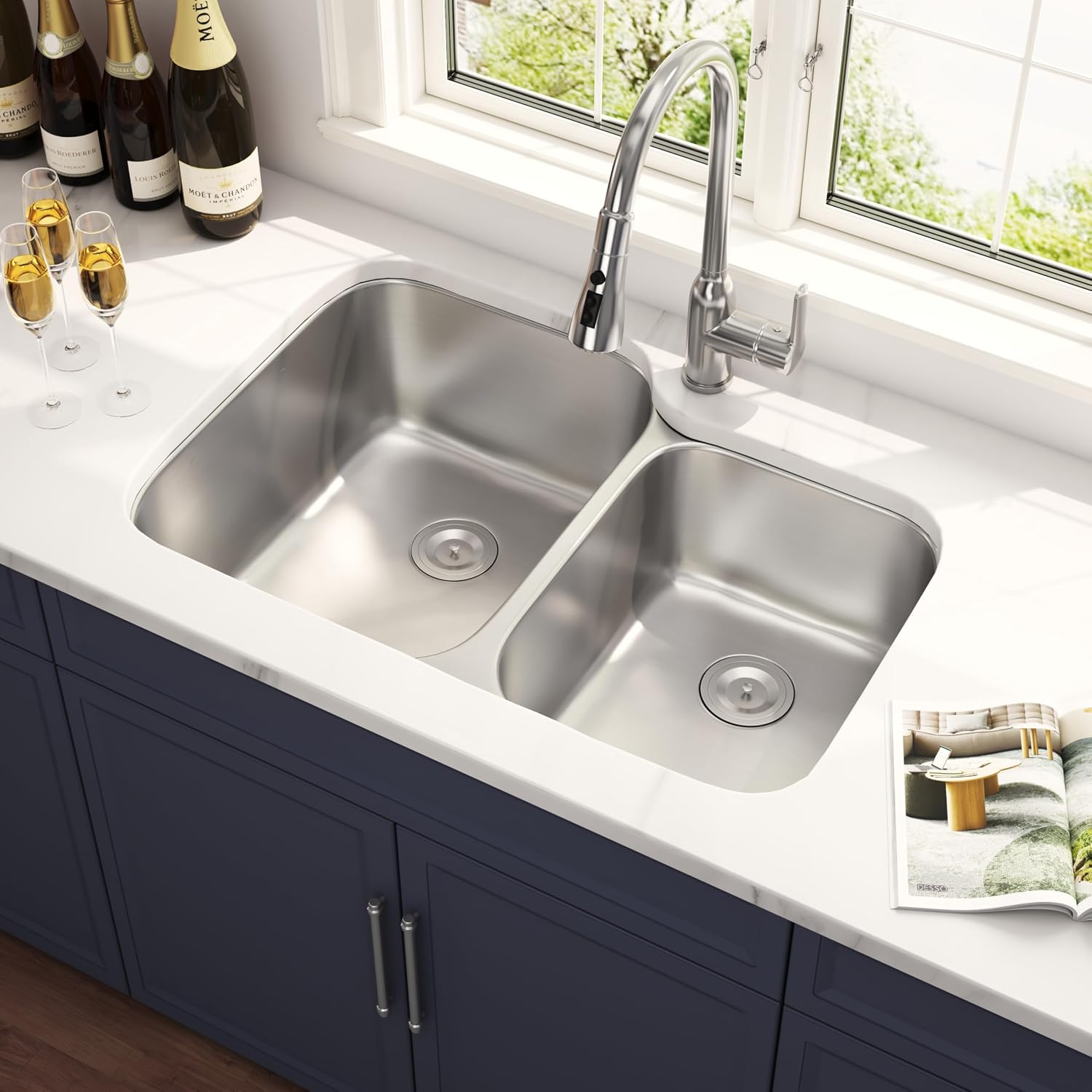 32 Inch Double Bowl Kitchen Sink 60/40 Undermount Stainless Steel 18 Gauge Curved Shape Round Corner Sinks with Strainer 32' x 20' x 9'